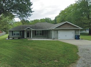 918 Whitecotton Dr, Carterville, IL 62918