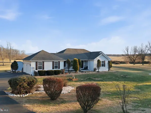 126 Pheasant Hill Rd, Summit Point, WV 25446