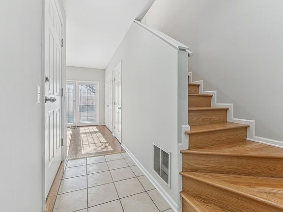 4th image of 5844 N Hermitage Ave APT O
