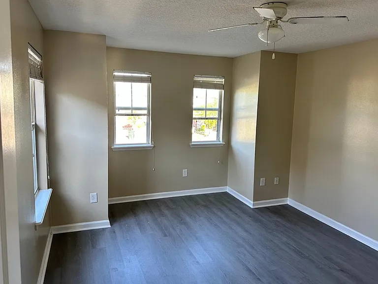 2298 Sunset Bluff Dr — Photo 9