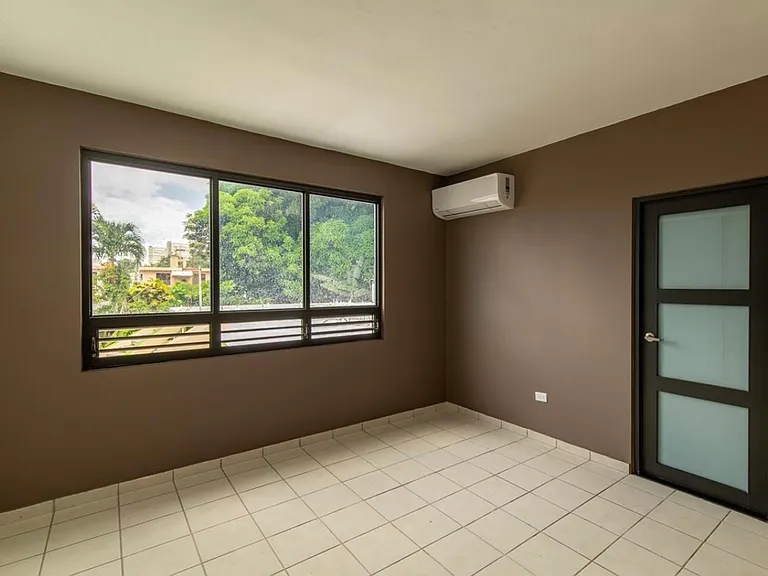 1 Avenida #65 — Photo 9