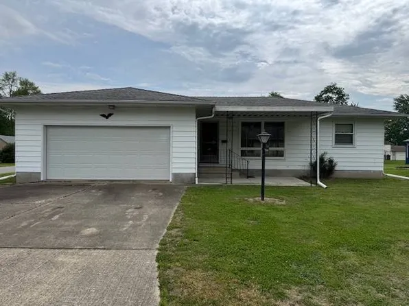1102 S Willow Dr, Robinson, IL 62454