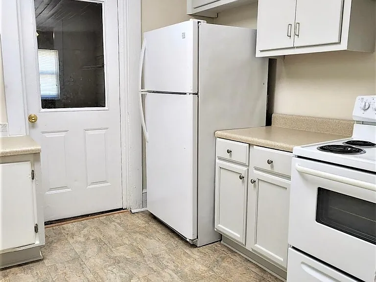 413 N Magnolia St — Photo 6