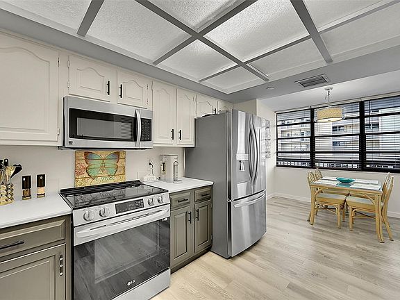 4th image of 812 N Ocean Boulevard #202