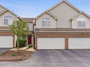 394 Jamestown Ct, Aurora, IL 60502