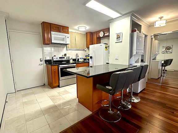 4th image of 2412 Koa Ave APT 401