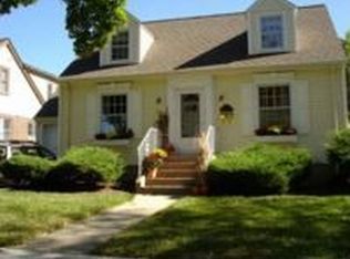 115 S Mitchell Ave, Arlington Heights, IL 60005