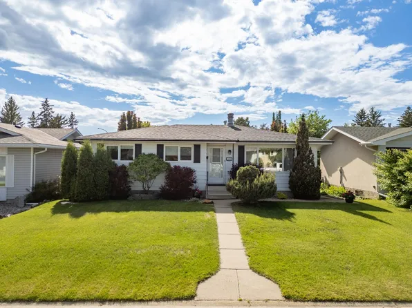 3208 70th St NW, Edmonton, AB T6K 1L2