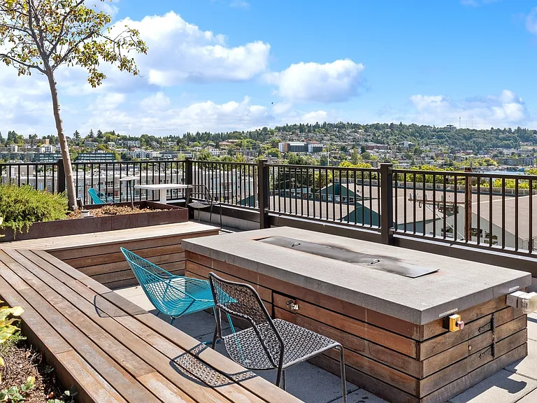 24_Wallingford_amenity_rooftop firepit view