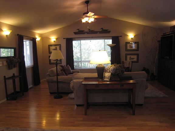 3rd image of 1390 Lakeside Dr