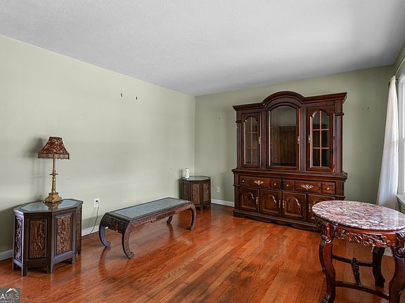 3rd image of 11 Westhaven Dr NW