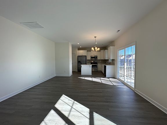 4th image of 1130 Camellia Dr