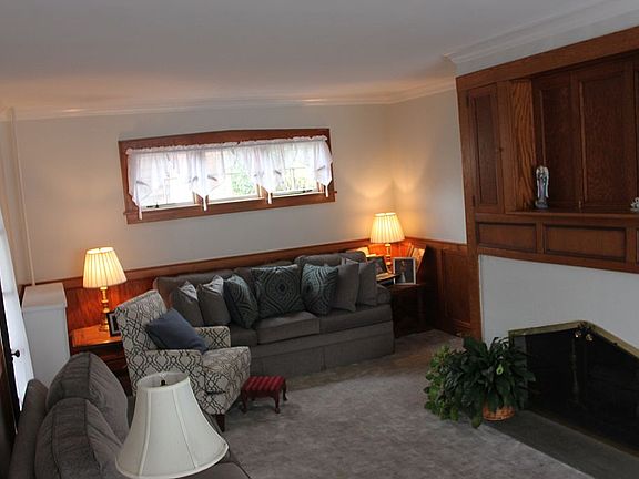 3rd image of 31 Lakeside Dr