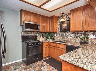 10171 Smoketree Rd, Oak Hills, CA 92344