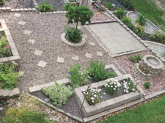 1 of 7 seven gardens