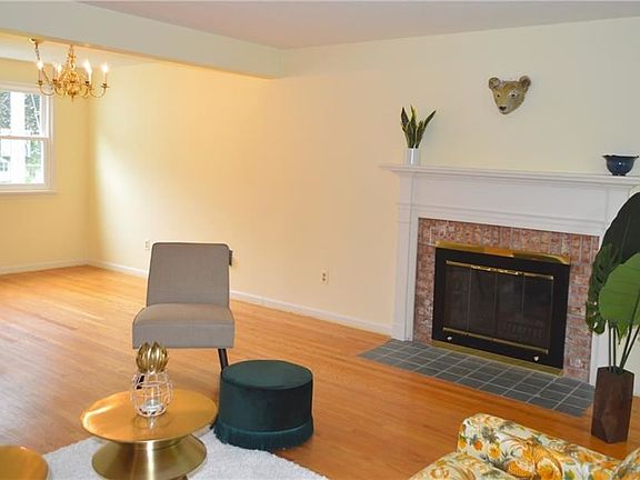 5th image of 25 Dunmow Cres