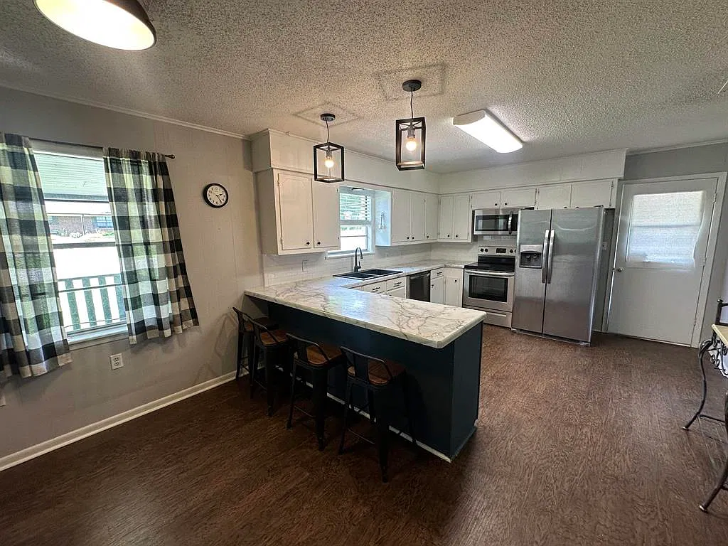 3 bed, 2.0 bath, $1,500 — Photo 3