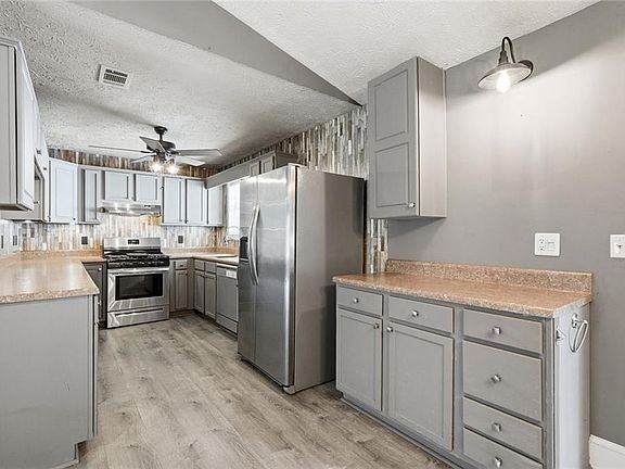 4th image of 107 Riverchase Dr