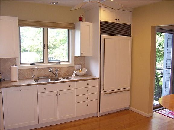 5th image of 100 Hoffman Ave APT 4