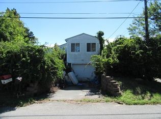 215 Rhode Island Blvd, Portsmouth, RI 02871