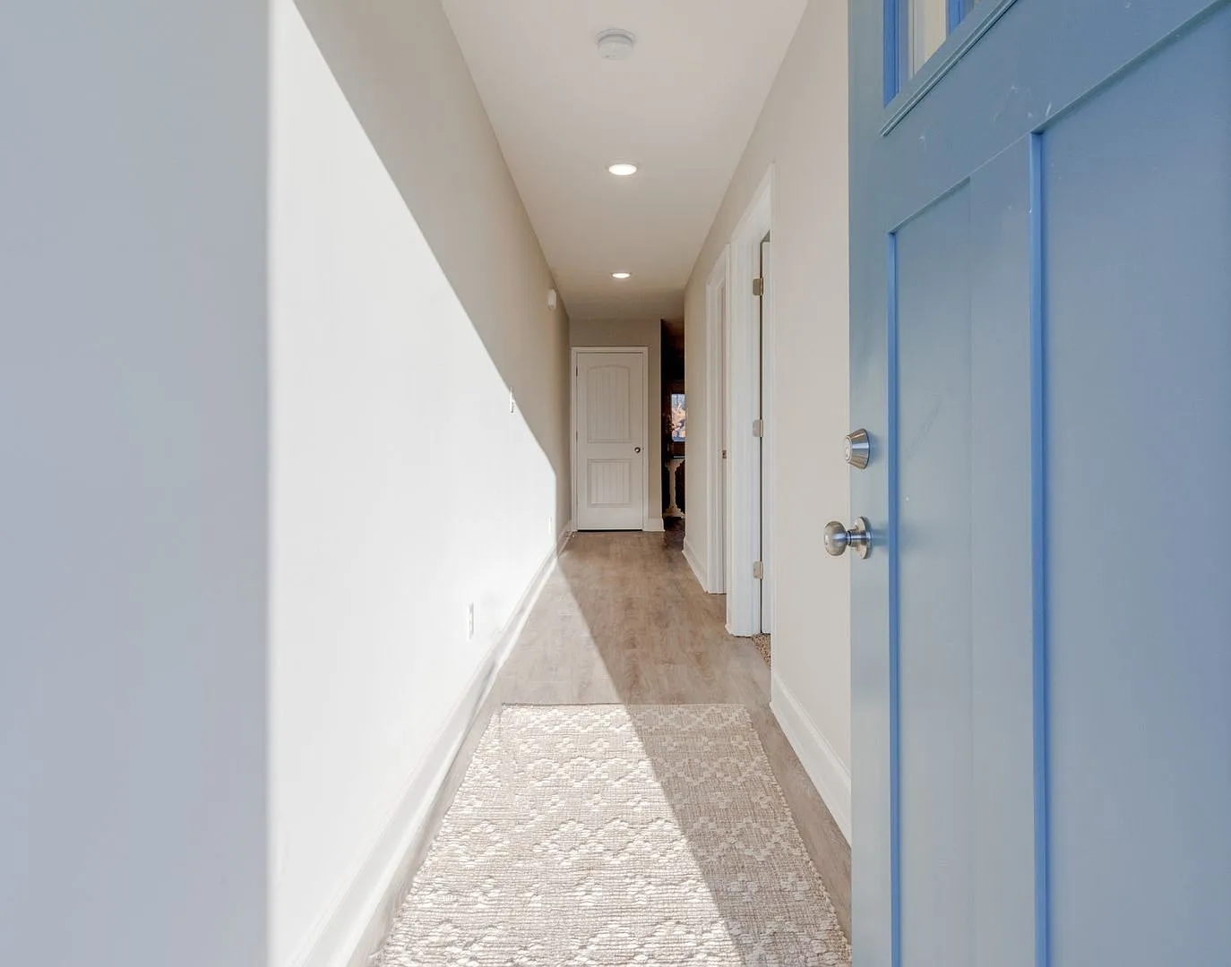 The Henry Place Luxury Townhomes For Rent! — Photo 4