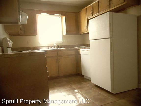 3rd image of 204 Helen Cir #B