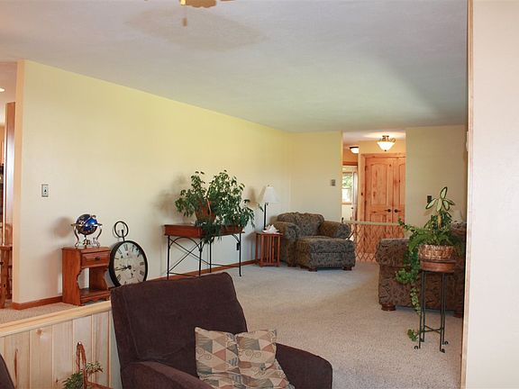 3rd image of 7 Blue Spruce Ln