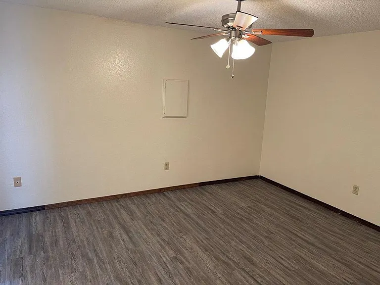 8509 S Drexel Pl — Photo 14