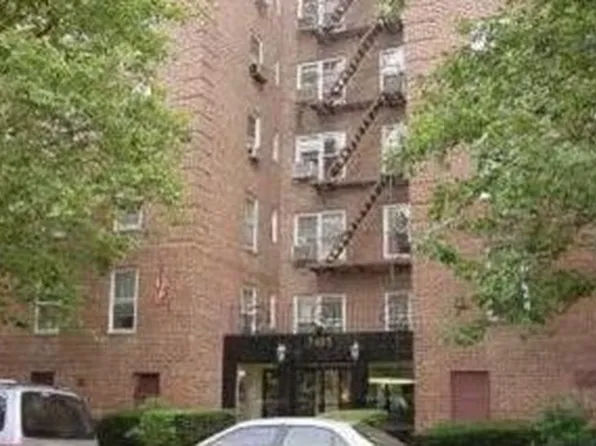 2461 East 29th Street image 1 of 7