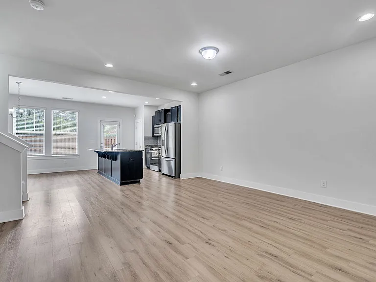 114 Lerner Ct — Photo 4