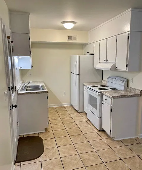 400 Foxfire Ct #B — Photo 3