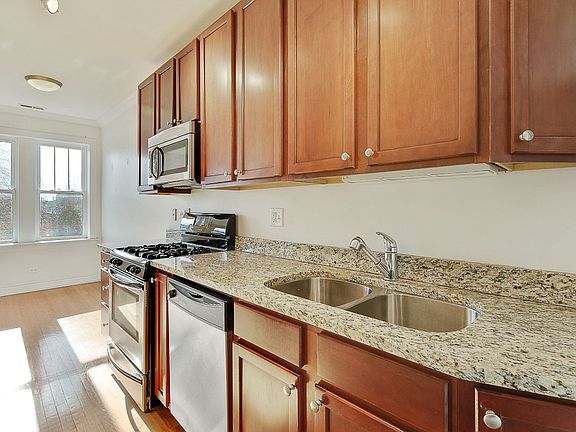 5th image of 4869 N Hermitage Ave APT 1