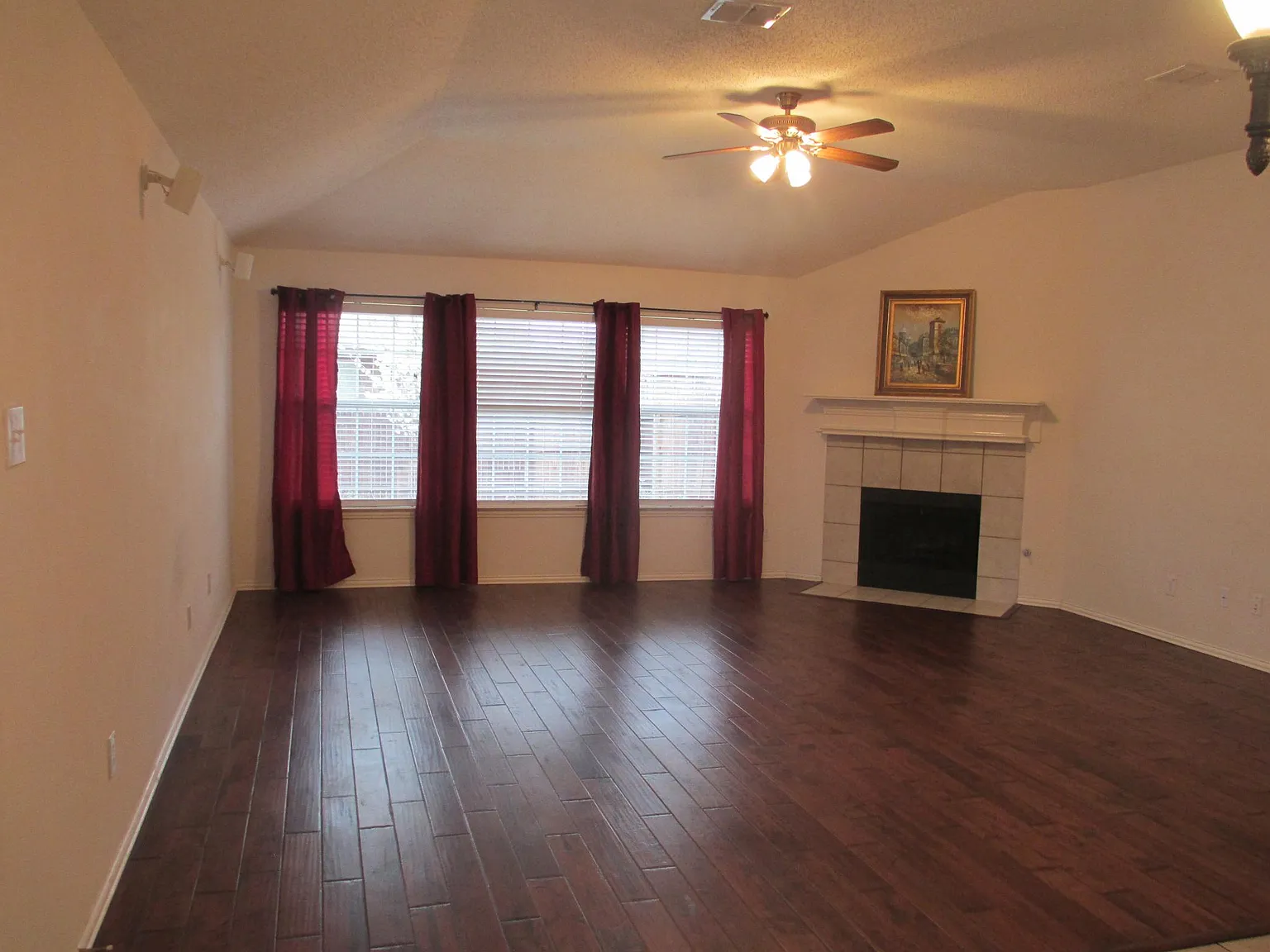 3 bed, 1994 sqft, $2,300 — Photo 2