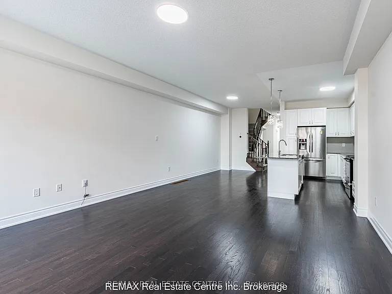 27 Lady Evelyn Cres — Photo 12