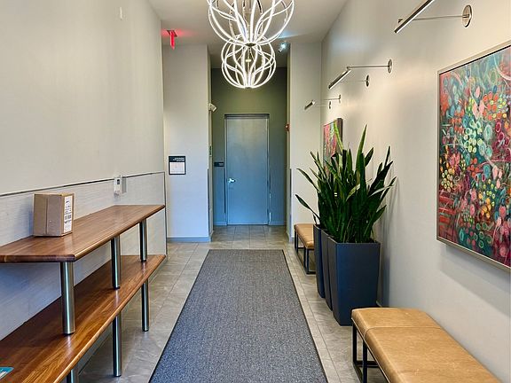 4th image of 147 N Euclid Ave #404