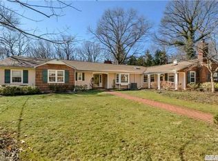 4 Dolphins Rise, Lloyd Harbor, NY 11743