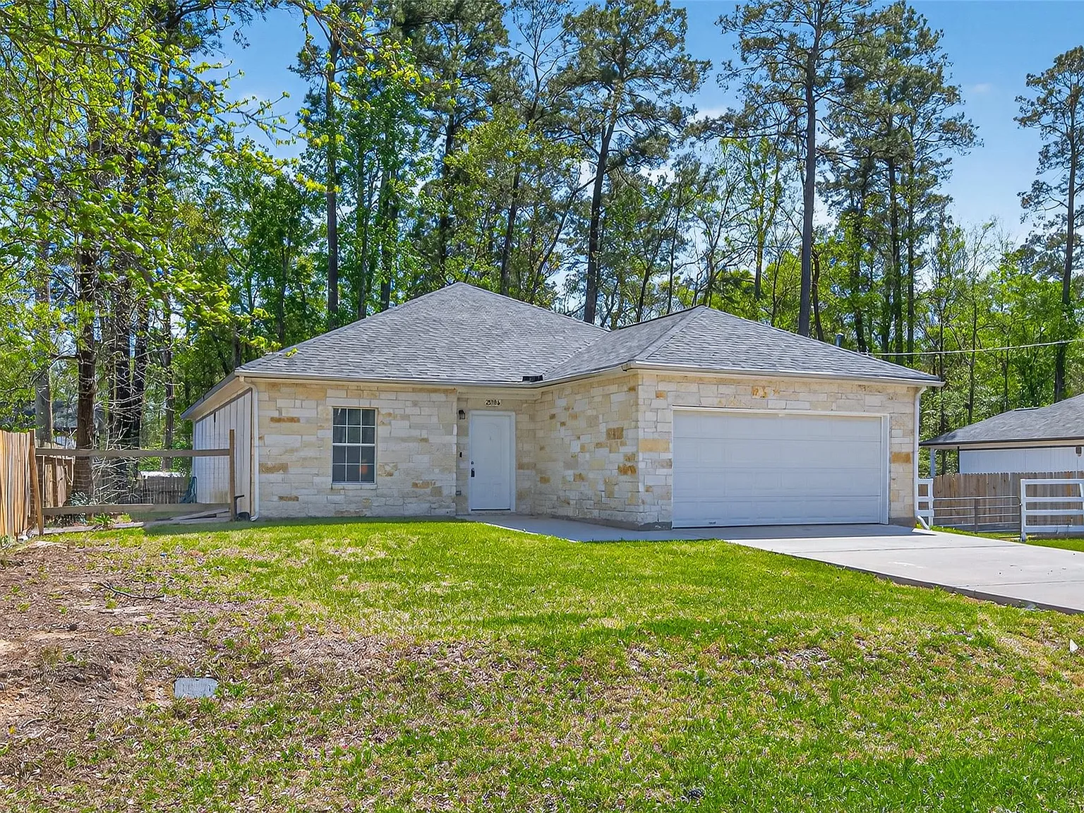 3 bed, 2.5 bath, 1620 sqft, $1,800 — Photo 2