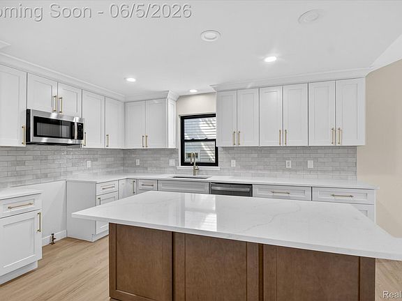 5th image of 3901 Highlander Way W