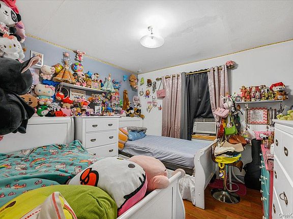 5th image of 1281 Arnow Avenue