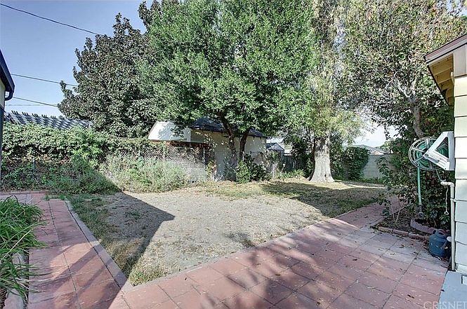 2nd image of 1100 N Parish Pl