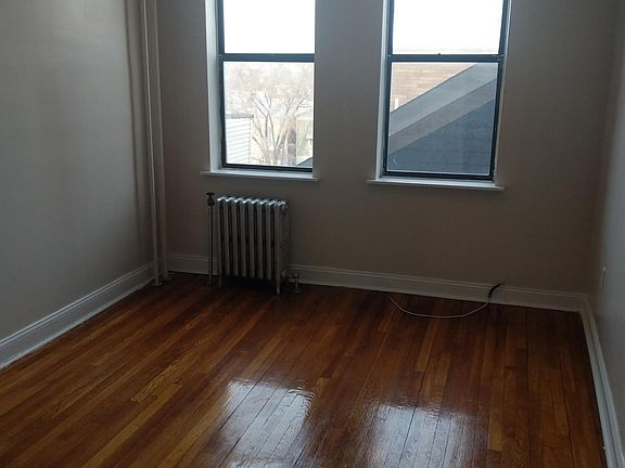 4th image of 801 21st St APT 34