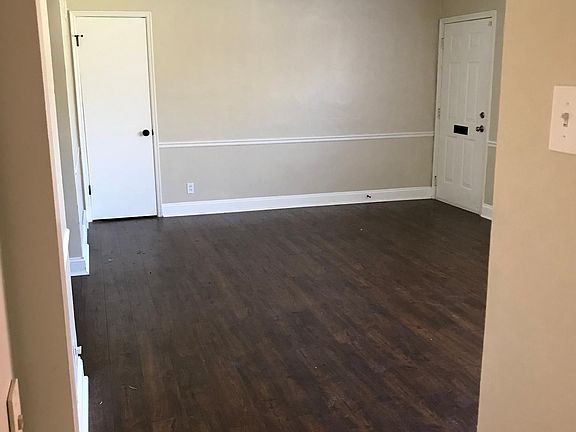 5th image of 7108 Vernon Ave