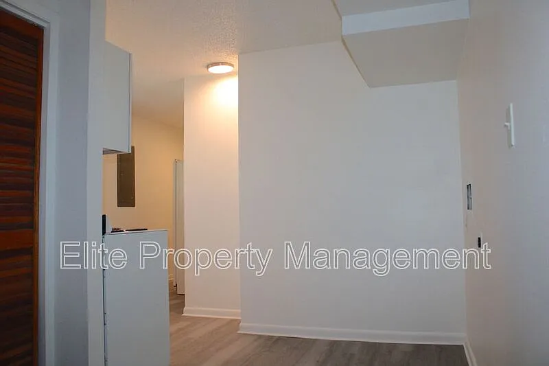 Studio, 1.0 bath, 225 sqft, $695 — Photo 2