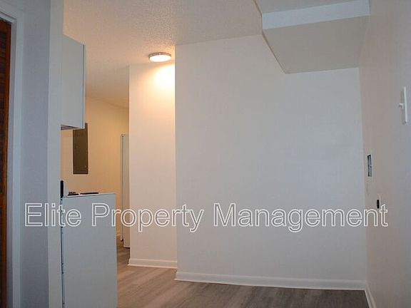 2nd image of 1529 Oakshire Ln #6
