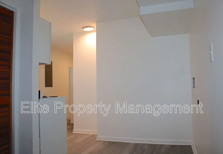 1529 Oakshire Ln #6 — Photo 2