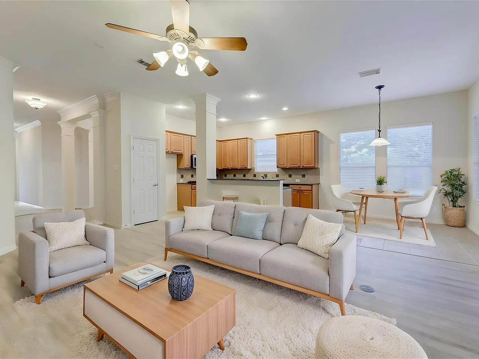 3 bed, 2.0 bath, 1944 sqft, $2,500 — Photo 3