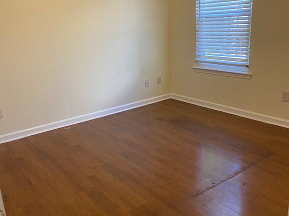 3rd image of 316 Autumn Lake Dr