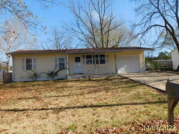 3rd image of 846 Twin Oaks Dr
