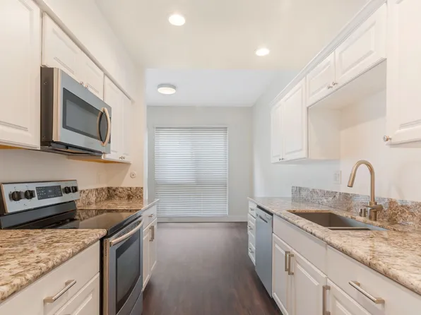 350 Reeves Apartments, 350 S Reeves Dr APT 203, Beverly Hills, CA 90212