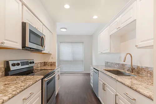 350 S Reeves Dr Photo 1